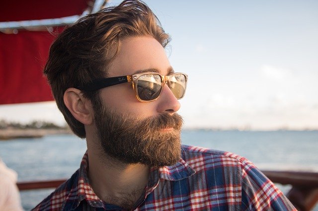 homem de perfil